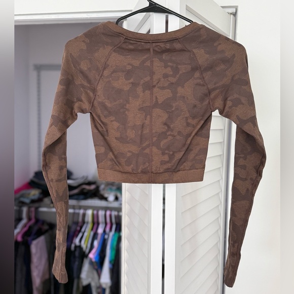 Gymshark Adapt Camo Long Sleeve Crop Top - Picture 4 of 11